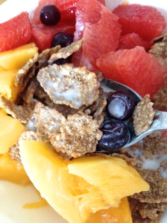 オールブランとフルーツ